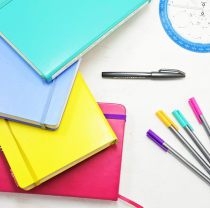 Cuadernos y bolígrafos